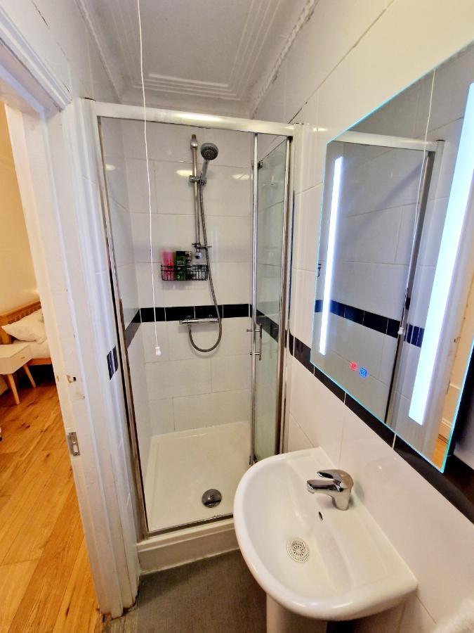 Appartement Lovely Ground Floor With High Ceiling And A Private Garden By Earl's Court Station