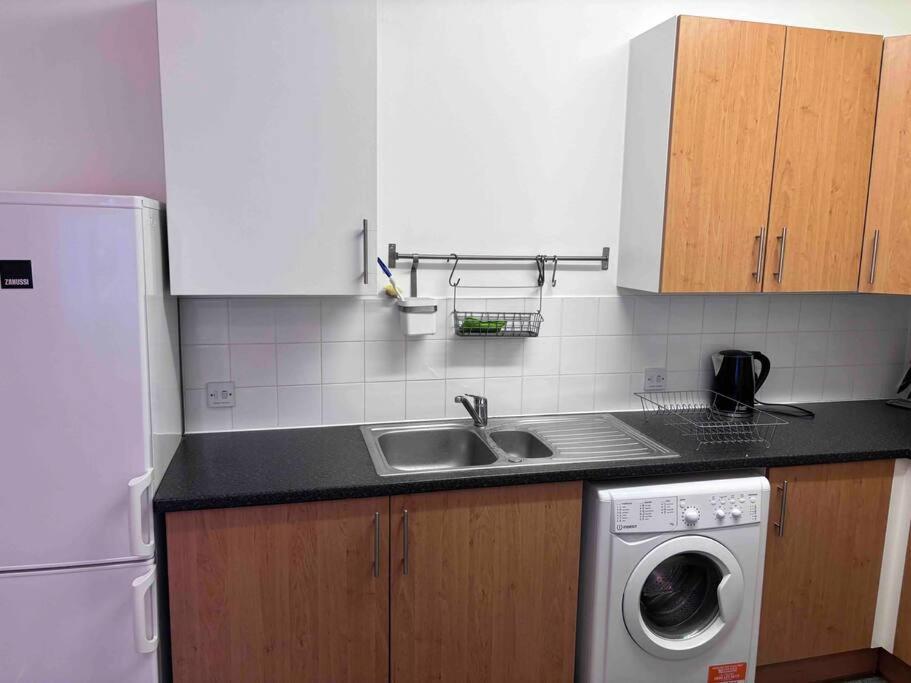 Cosy Spacious Studio Flat Stratford / Bow Apartment London