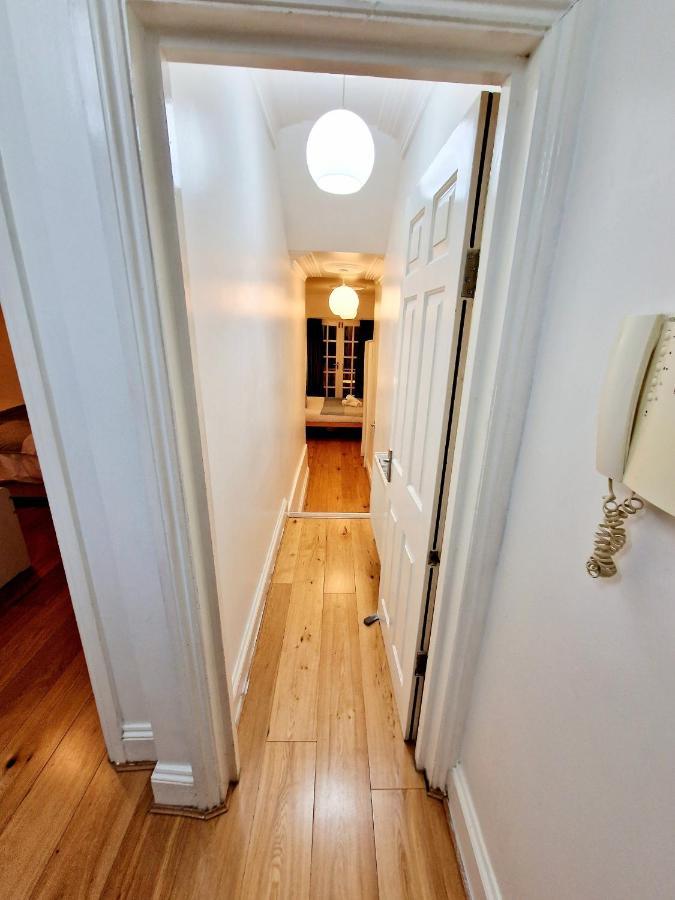 Lovely Ground Floor With High Ceiling And A Private Garden By Earl's Court Station Appartement Londen