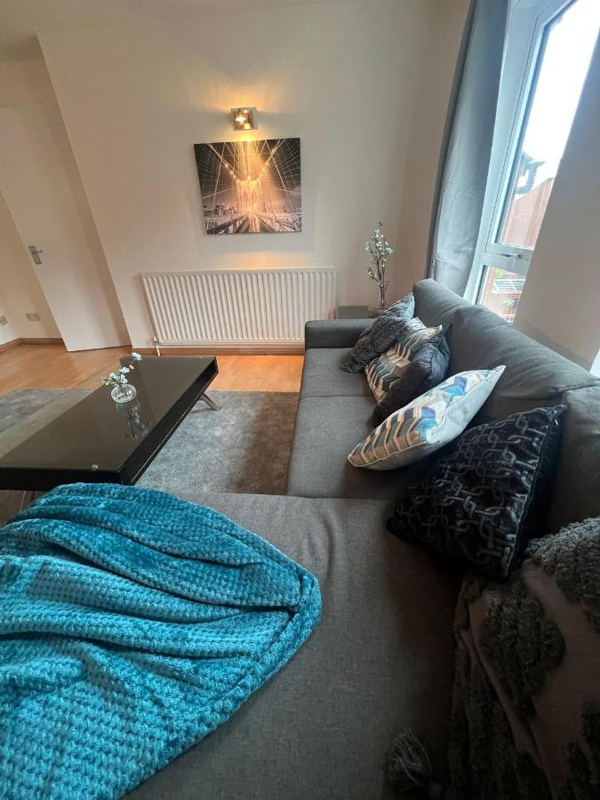 2 Bedroom Flat In Leicester Square * London