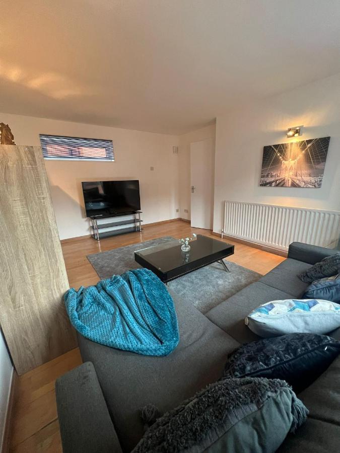 2 Bedroom Flat In Leicester Square Lägenhet London