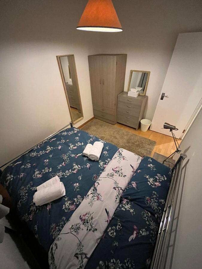 2 Bedroom Flat In Leicester Square *