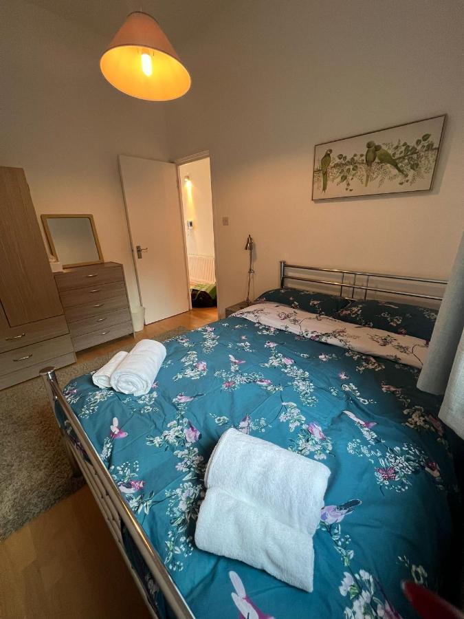 2 Bedroom Flat In Leicester Square Lägenhet