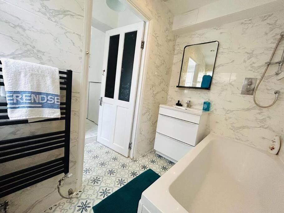Appartement Elegant House In Stratford Londen