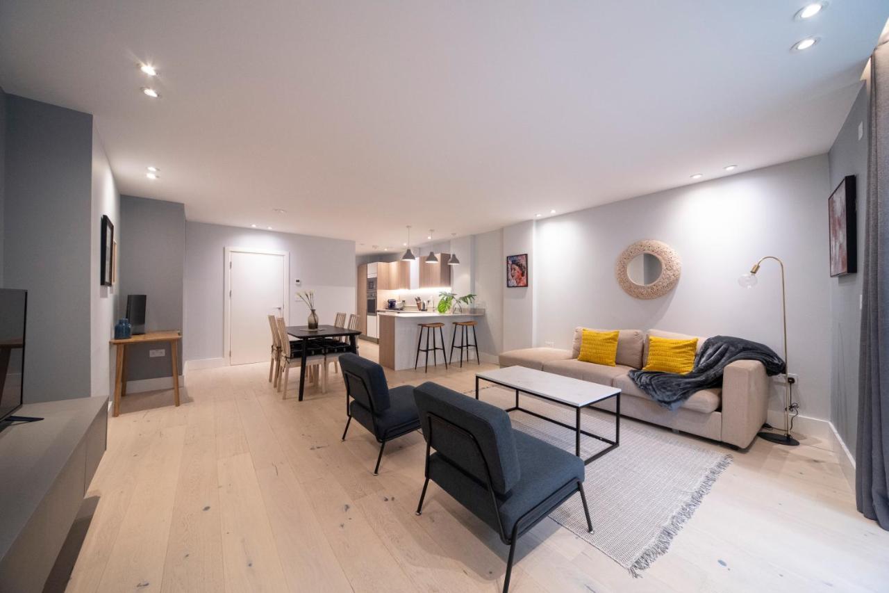 Stylish 1br - Bright & Large Living Area W/ Patio * London