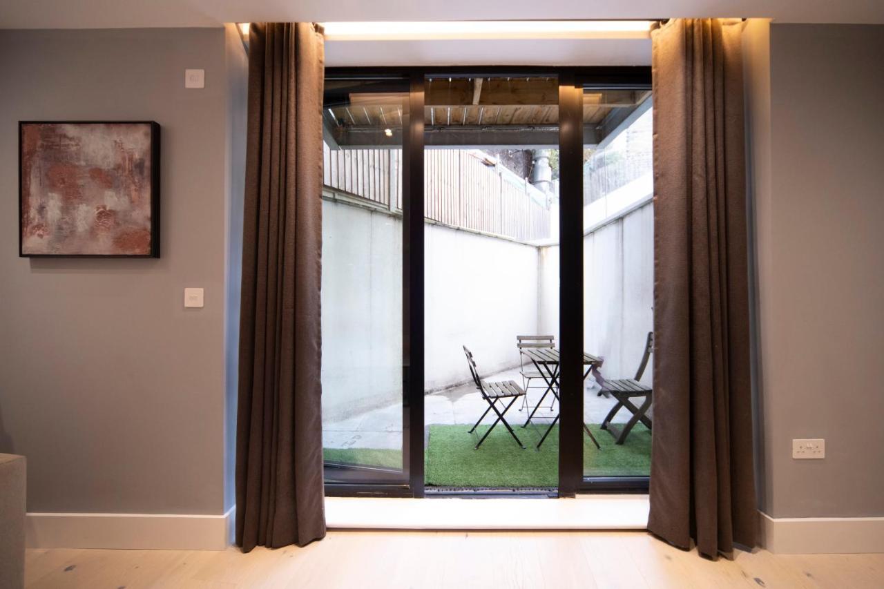 Stylish 1br - Bright & Large Living Area W/ Patio Apartment London