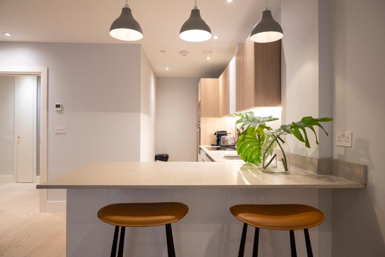 Stylish 1br - Bright & Large Living Area W/ Patio Lejlighed *