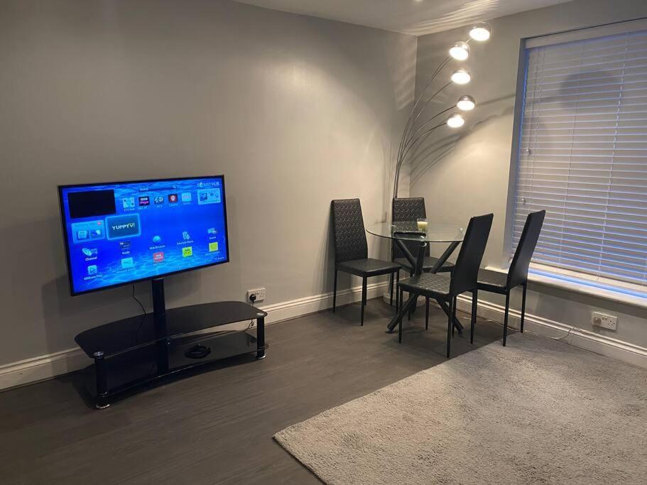 Spacious 2 Bedroom Flat * Londen