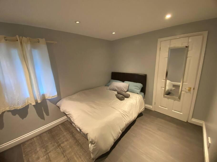 Spacious 2 Bedroom Flat * Londen
