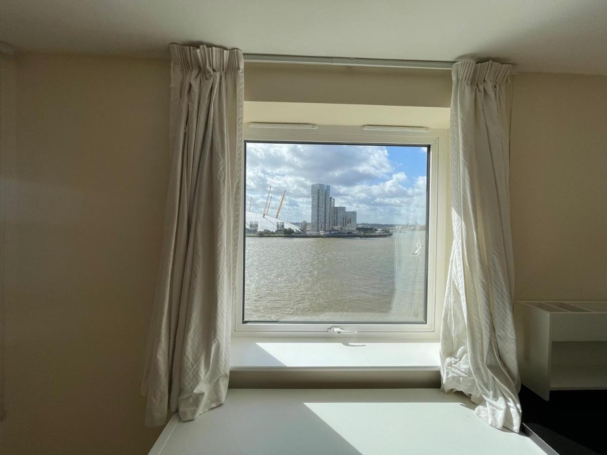 Alloggio in famiglia Very Large Ensuite With Wonderful View Over The River Thames In A Peaceful & Calm Residential Building - Shared Flat With 1 Host