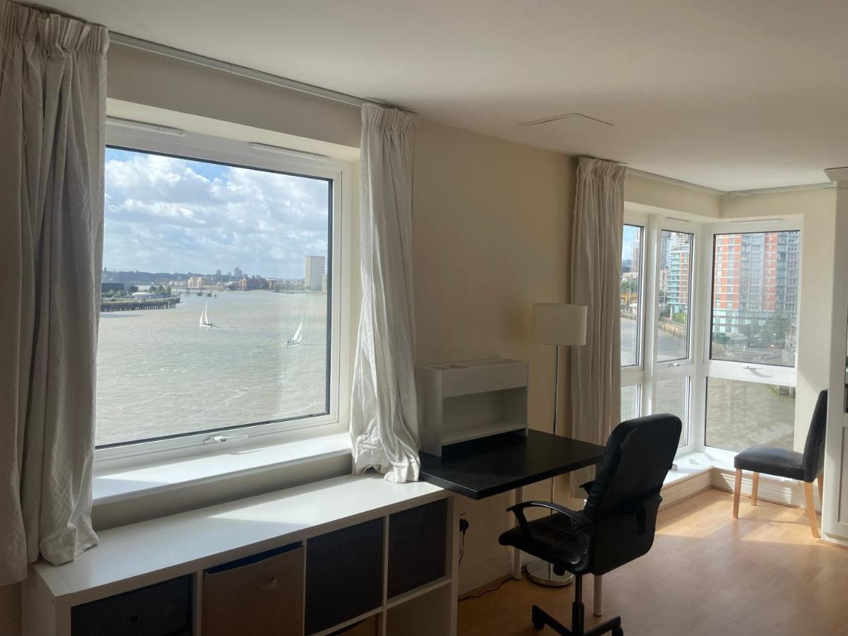 Alloggio in famiglia Very Large Ensuite With Wonderful View Over The River Thames In A Peaceful & Calm Residential Building - Shared Flat With 1 Host Londra