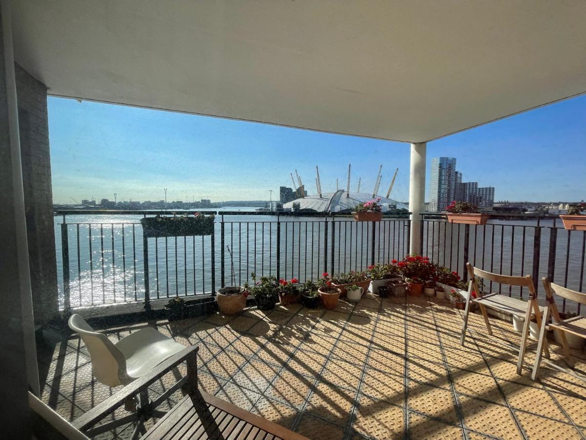Very Large Ensuite With Wonderful View Over The River Thames In A Peaceful & Calm Residential Building - Shared Flat With 1 Host Londra