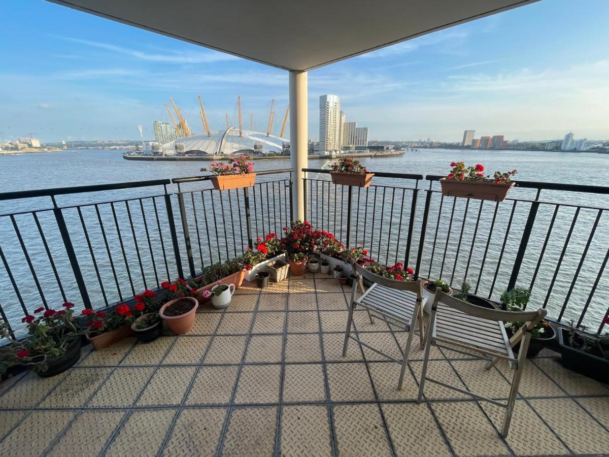 Very Large Ensuite With Wonderful View Over The River Thames In A Peaceful & Calm Residential Building - Shared Flat With 1 Host Alloggio in famiglia