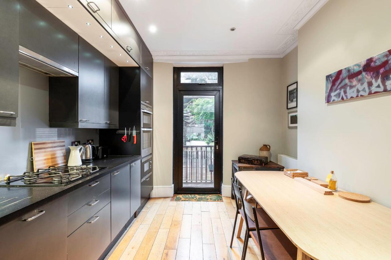 Beautiful Two-bed Abode Near King Cross Apartment