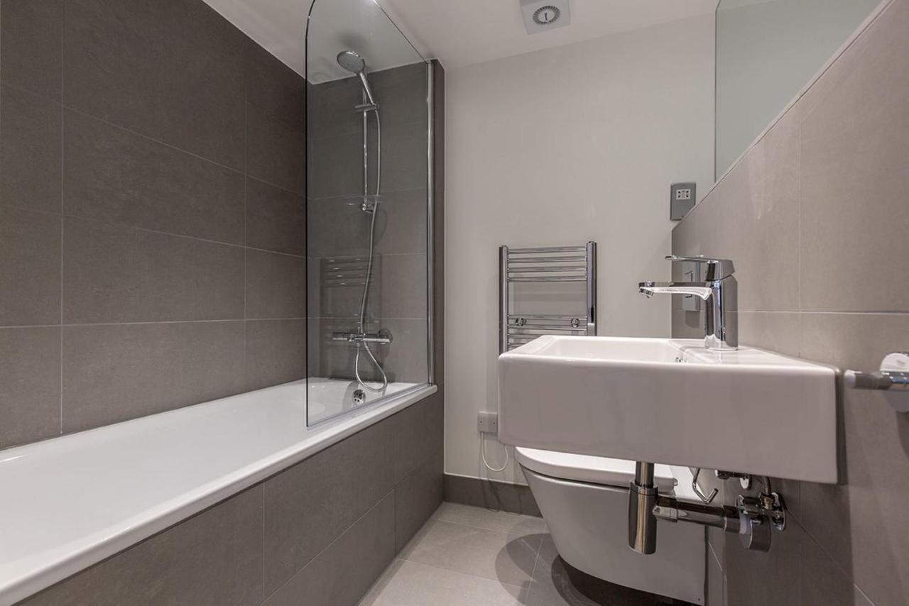 Kensington Olympia Apartment, Breakfast Londra