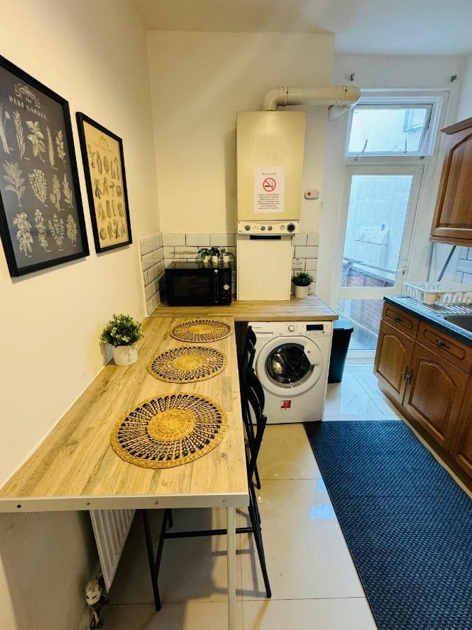 2 Bedrooms House Near Central London