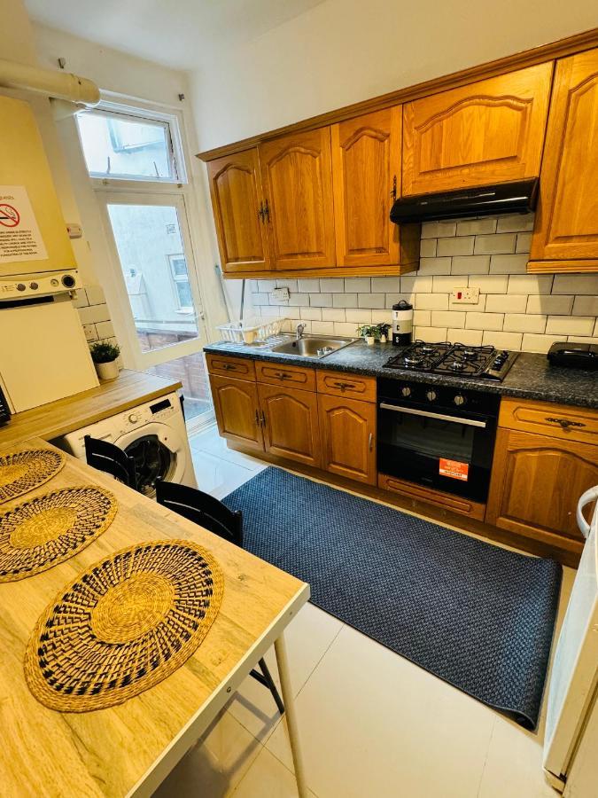 2 Bedrooms House Near Central Ferienhaus