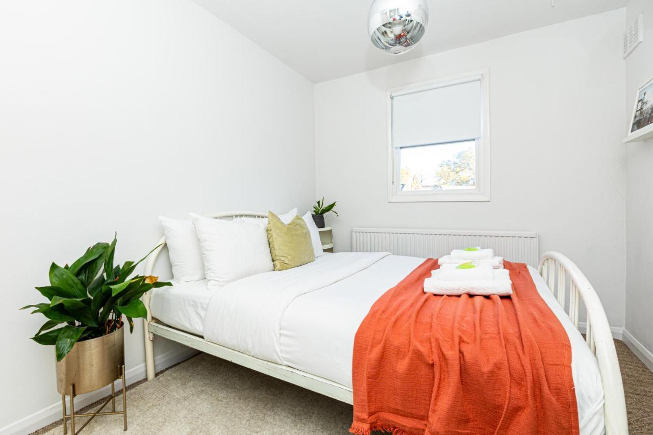 Leilighet Stunning 2br Wpatio In Dalston, 2 Min To Tube