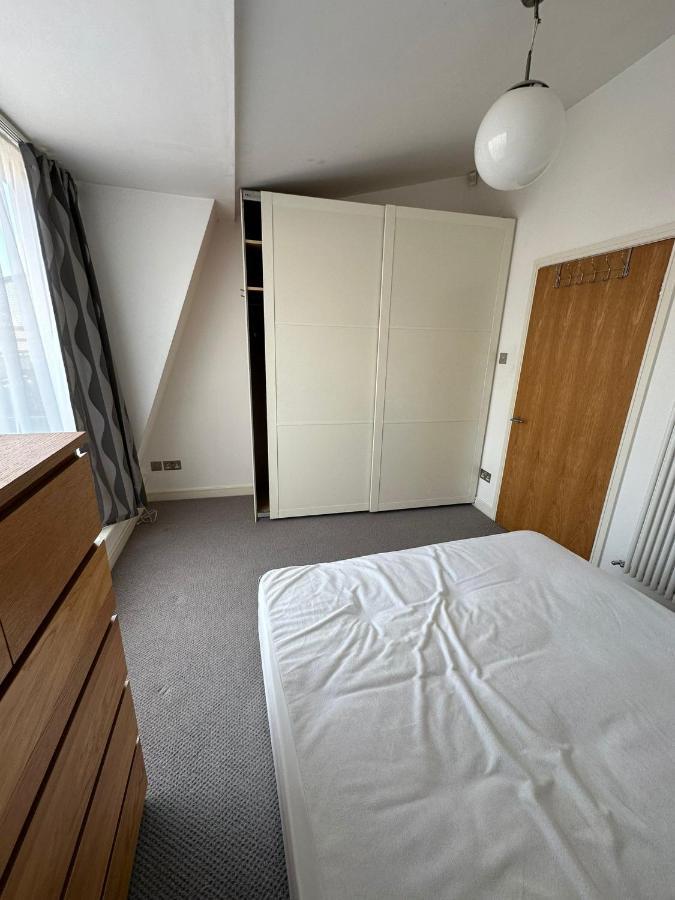 Two Br Flat 5 Mins Walk From Eye G96 Lejlighed