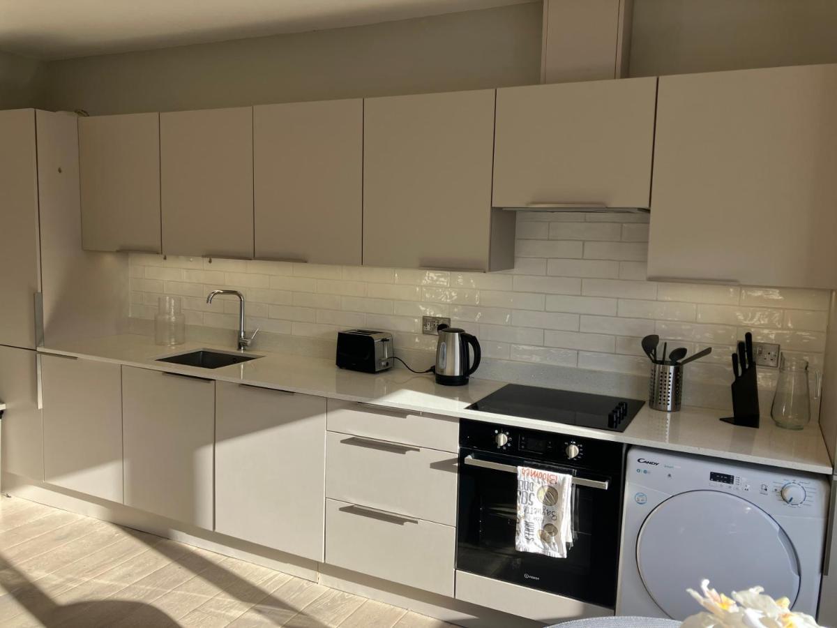Splendid 2 Bed Flat With Private Terrace In Wimbledon - 2 The Queens *