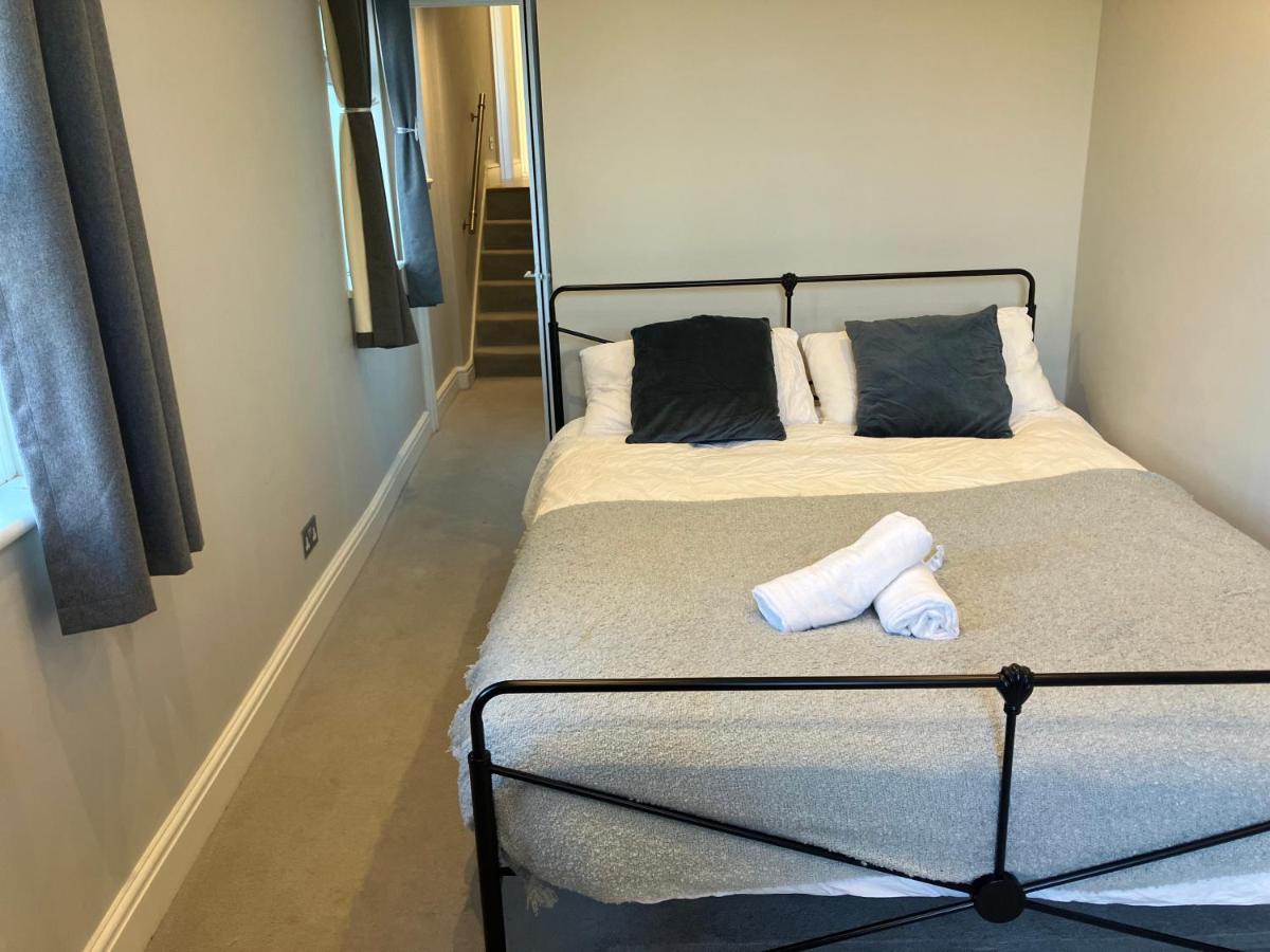 Splendid 2 Bed Flat With Private Terrace In Wimbledon - 2 The Queens Apartment *