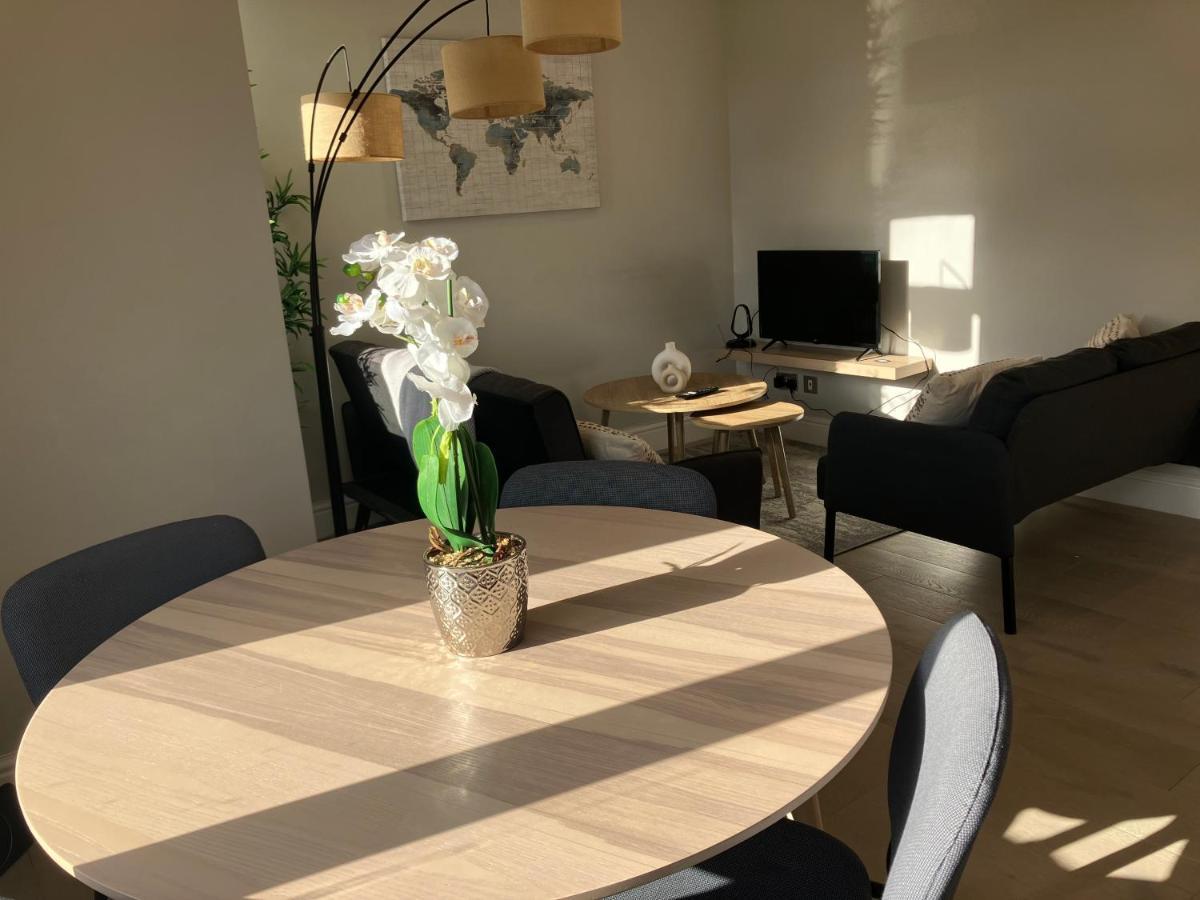 Splendid 2 Bed Flat With Private Terrace In Wimbledon - 2 The Queens * London