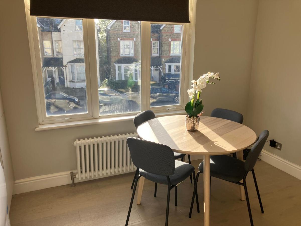Splendid 2 Bed Flat With Private Terrace In Wimbledon - 2 The Queens London
