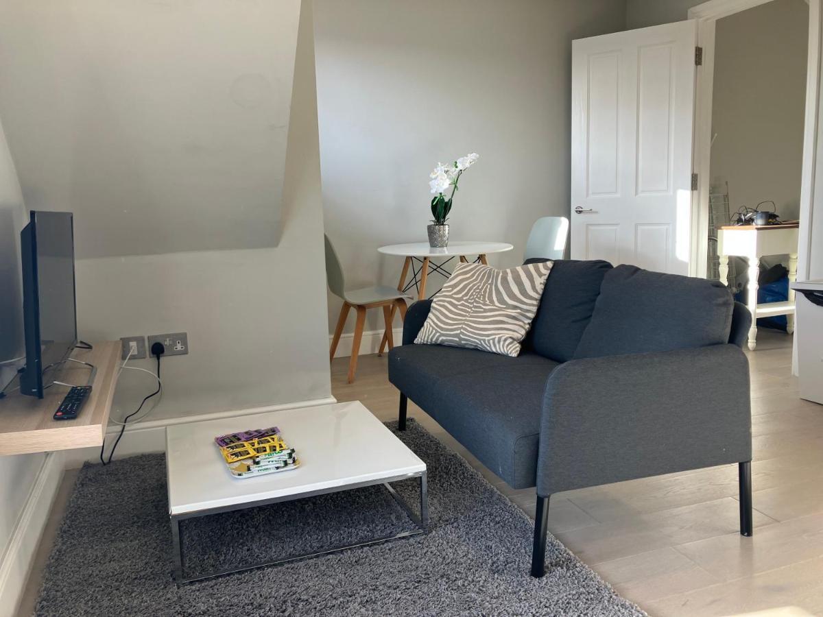 Stylish 1 Bed Flat With Private Terrace In Wimbledon - 3 The Queens Lejlighed