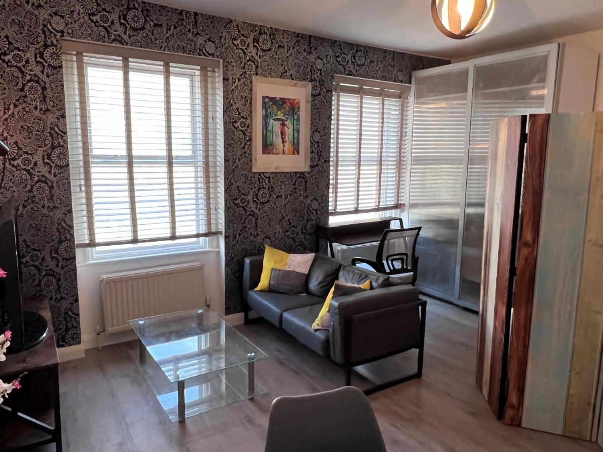Apartment Flat In With Large Patio