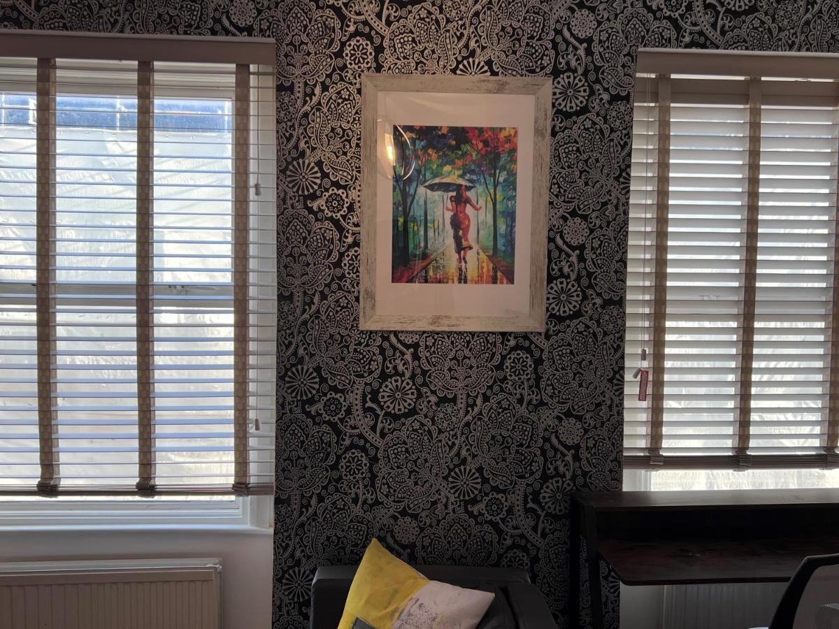 Flat In With Large Patio * London