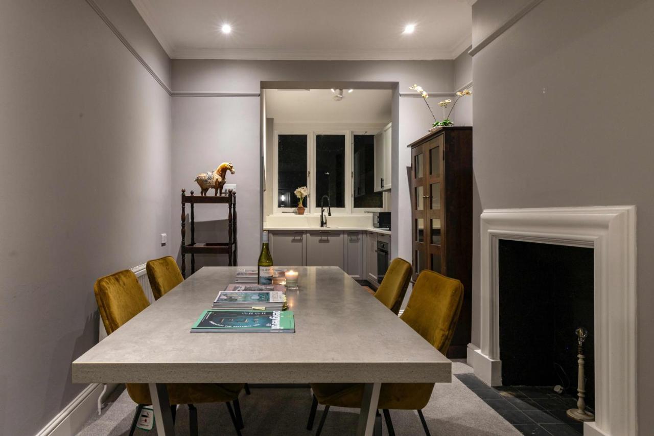 Shared 5 Mins Walk From Vauxhall And Nine Elms Station With Off-site Parking Near Us Embassy
