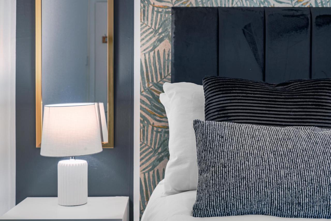 Boutique Shepherds Bush Abode- Garden- Sleeps 12 Vakantiehuis *