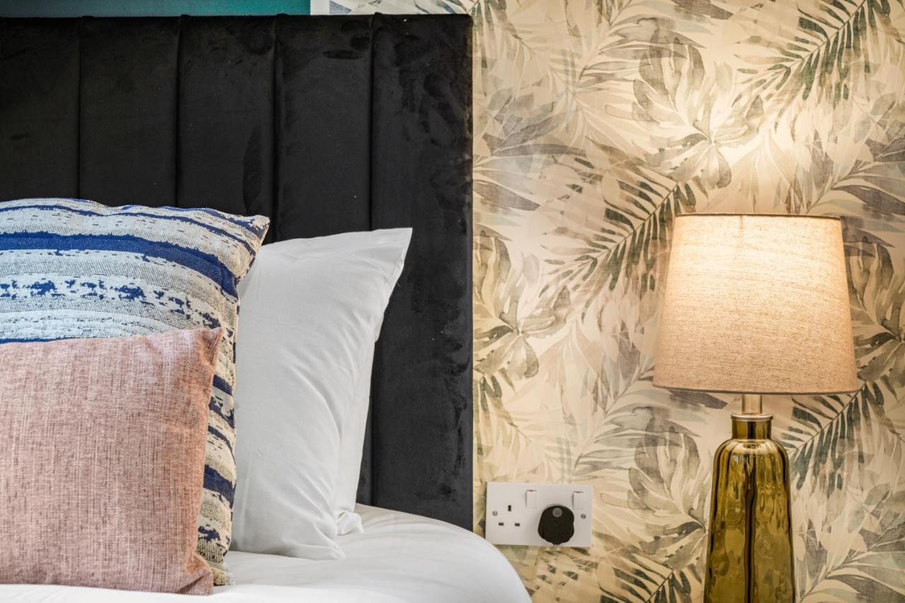Boutique Shepherds Bush Abode- Garden- Sleeps 12 Londen