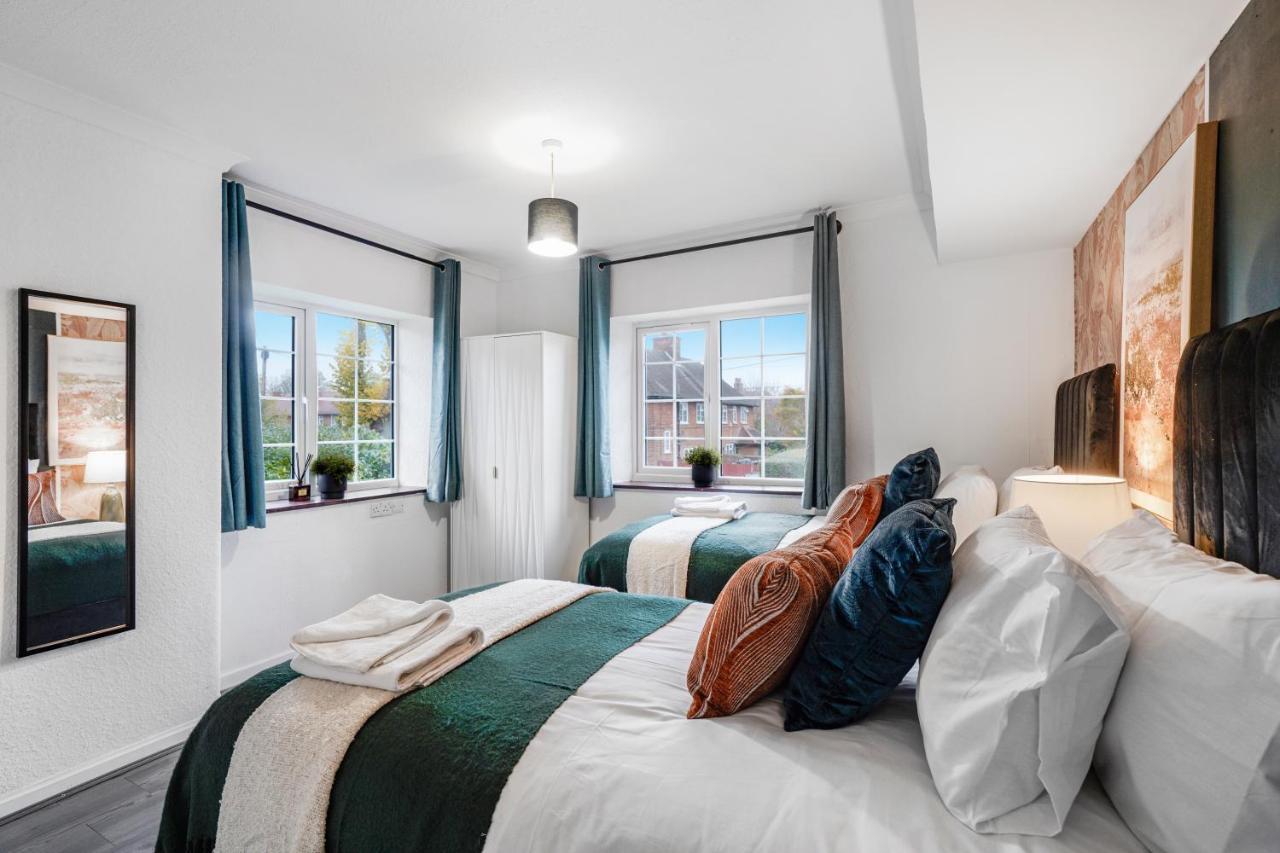 Boutique Shepherds Bush Abode- Garden- Sleeps 12 Semesterbostad