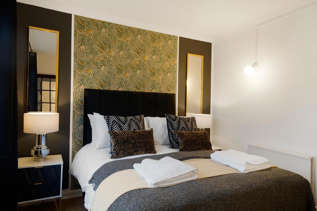 Boutique Shepherds Bush Abode- Garden- Sleeps 12 Londen