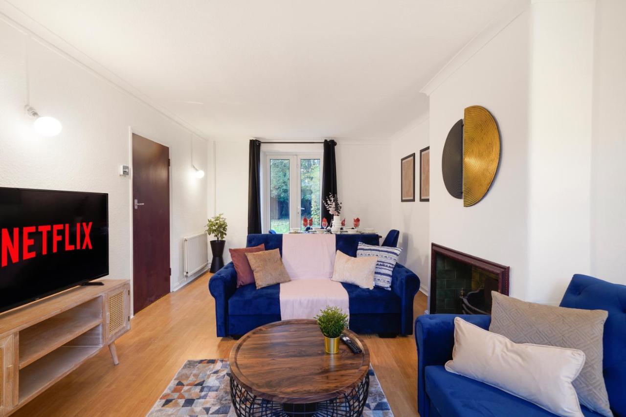 Boutique Shepherds Bush Abode- Garden- Sleeps 12 Vakantiehuis
