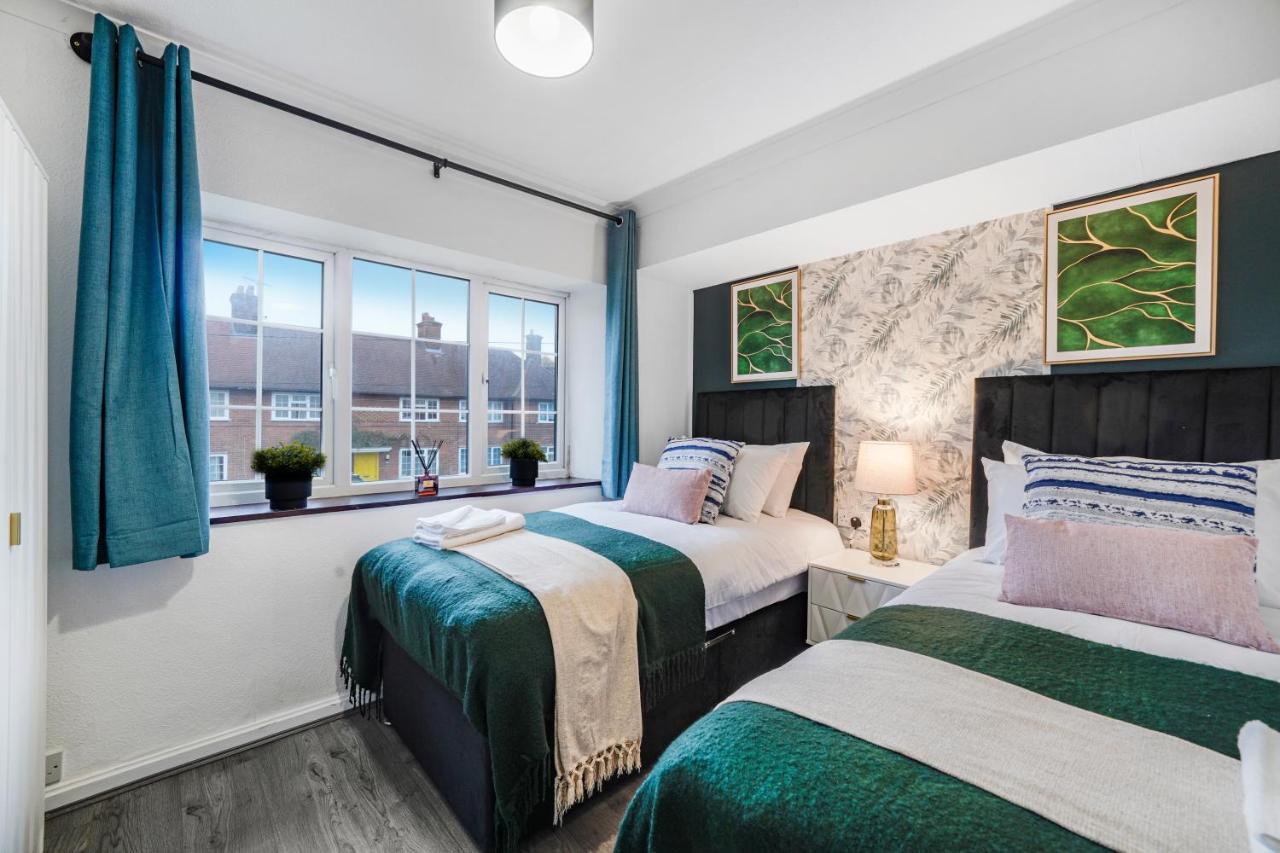 Boutique Shepherds Bush Abode- Garden- Sleeps 12 * Londen