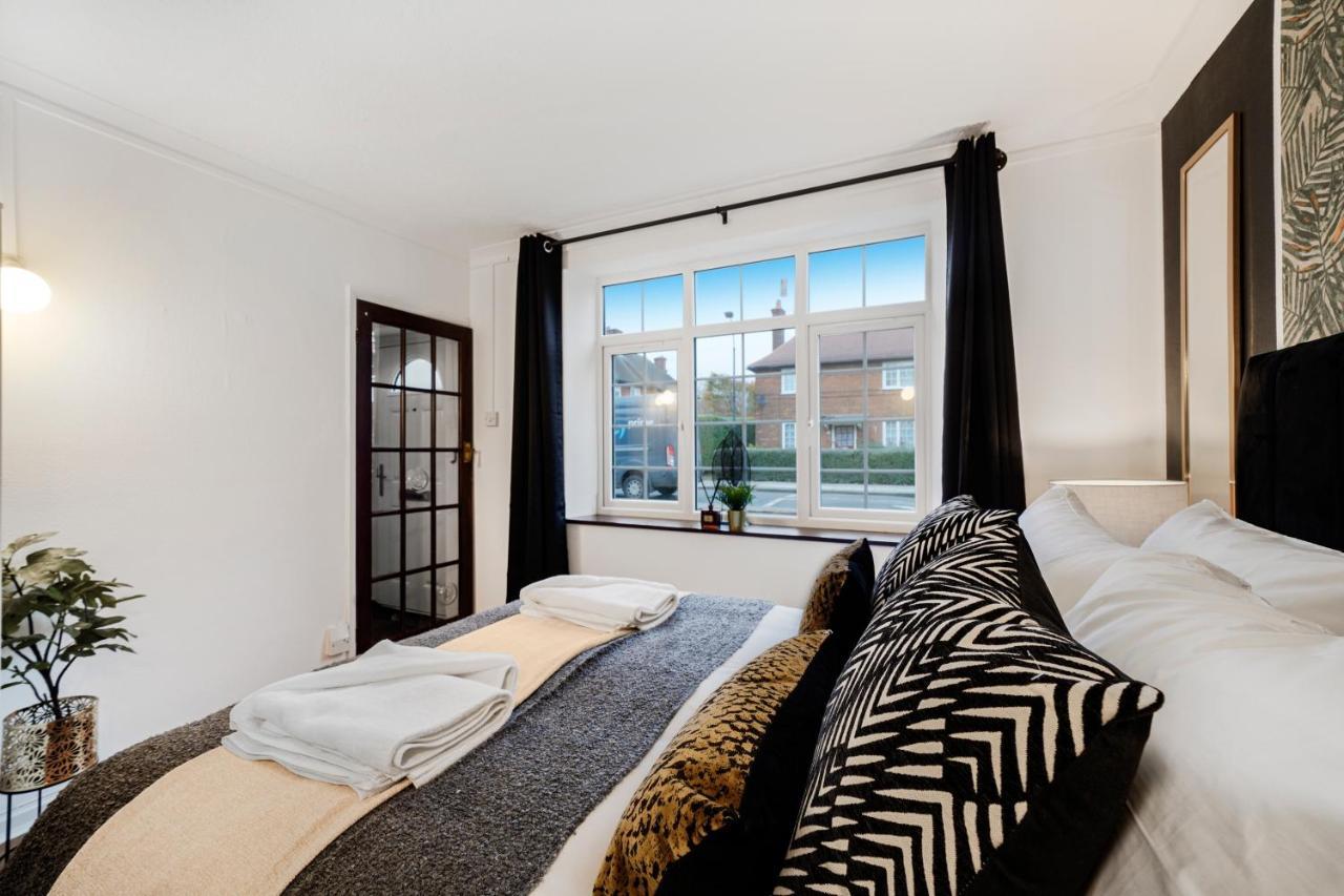 Boutique Shepherds Bush Abode- Garden- Sleeps 12 Vakantiehuis