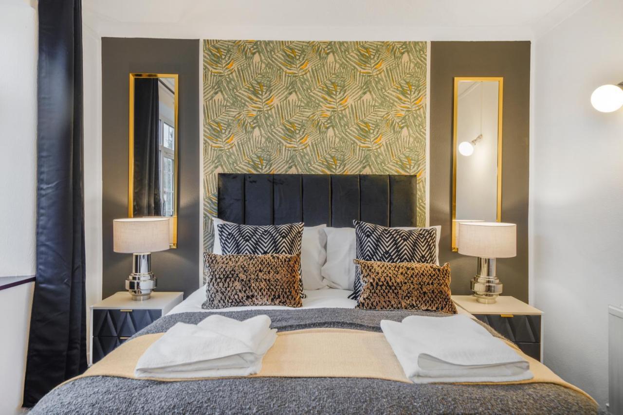 Boutique Shepherds Bush Abode- Garden- Sleeps 12 Londen