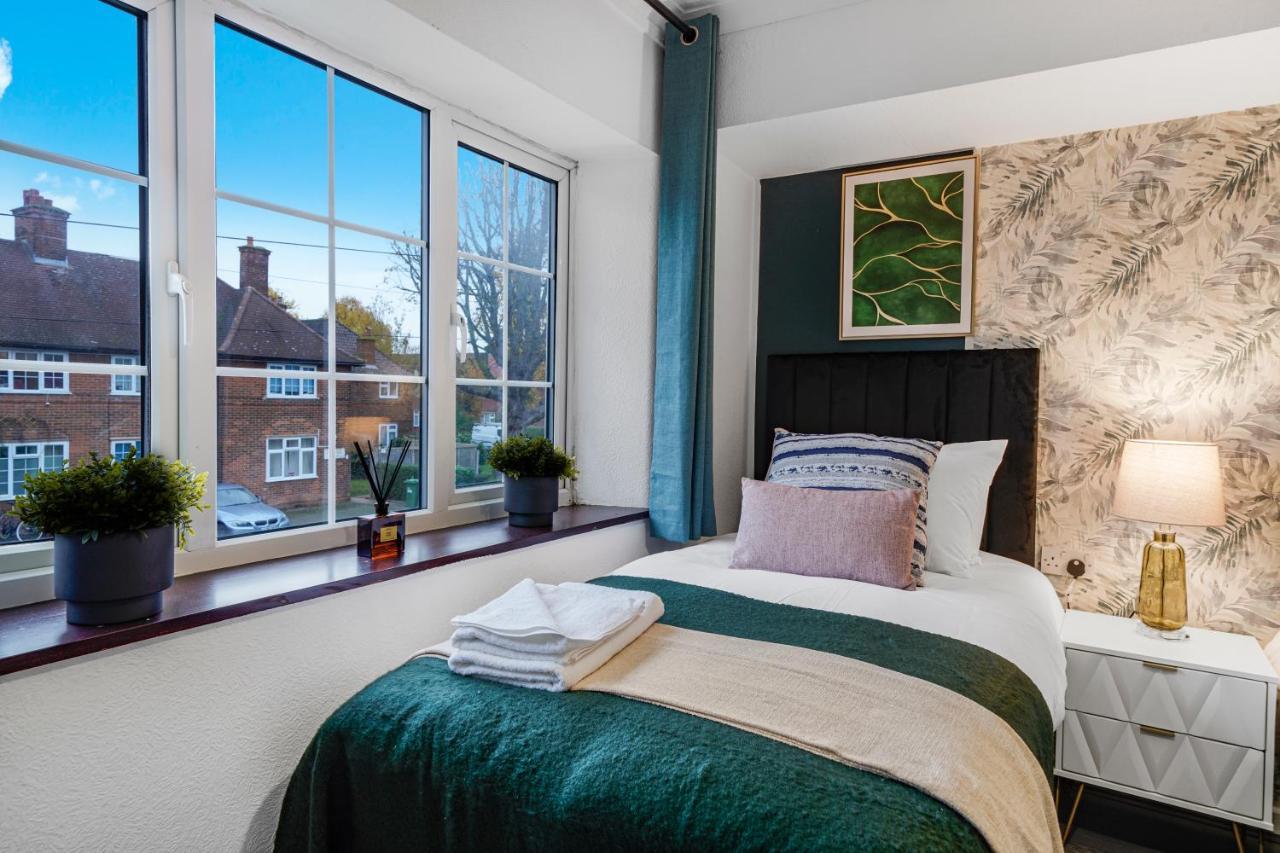 Boutique Shepherds Bush Abode- Garden- Sleeps 12 Vakantiehuis