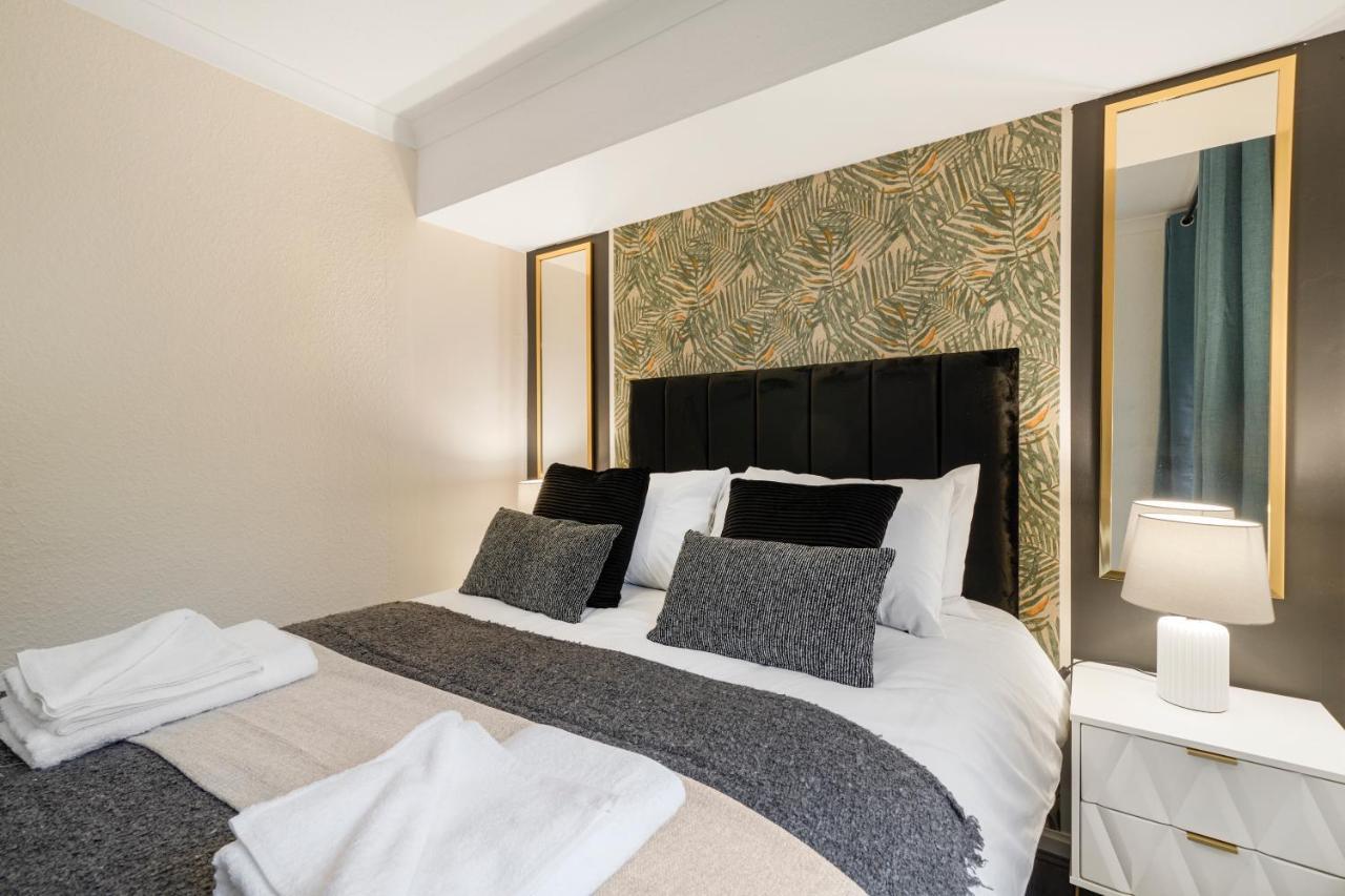 Vakantiehuis Boutique Shepherds Bush Abode- Garden- Sleeps 12 Londen