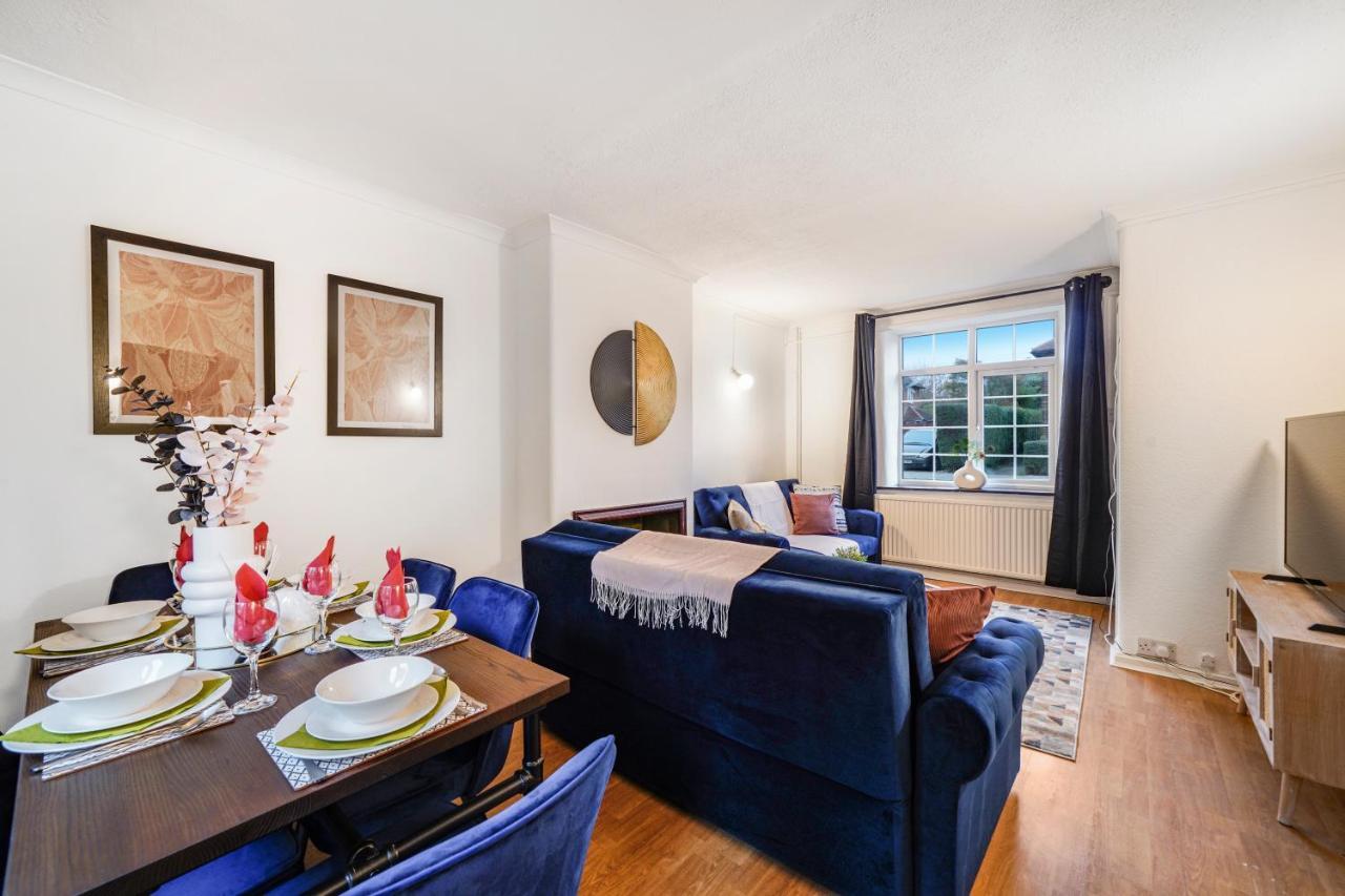 Boutique Shepherds Bush Abode- Garden- Sleeps 12 * Londen