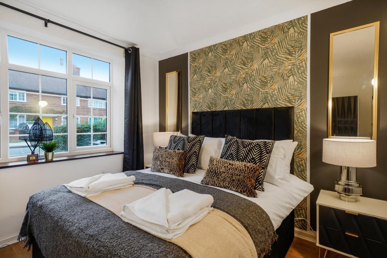Boutique Shepherds Bush Abode- Garden- Sleeps 12 Vakantiehuis Londen