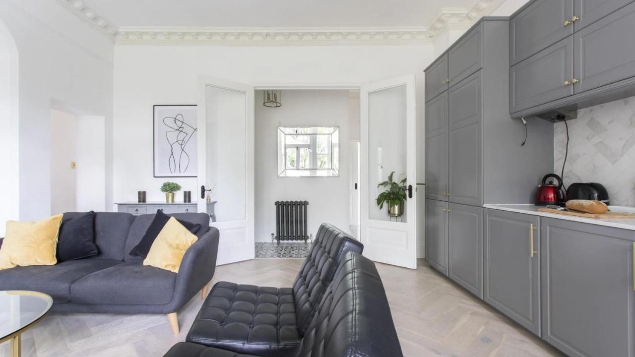 Stunning 4-bed In London-parking & Garden Lägenhet London