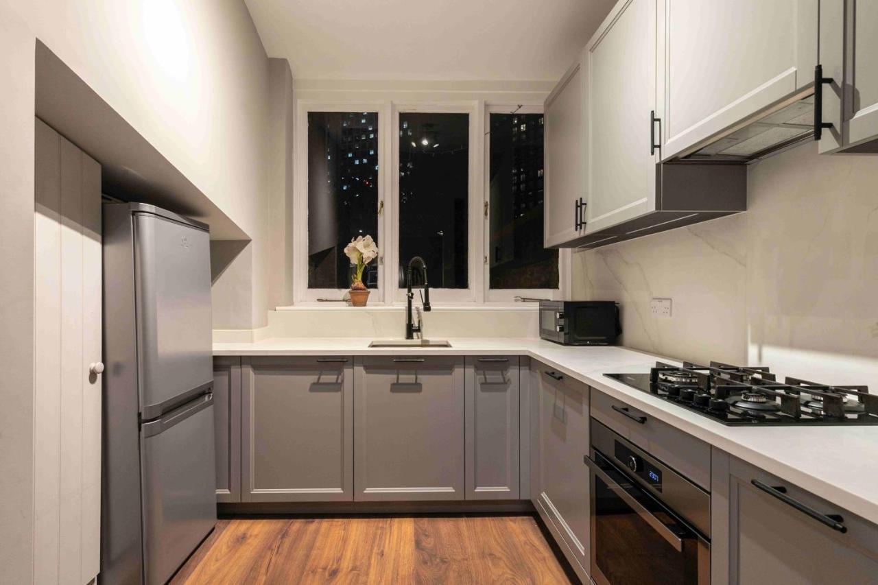 Shared 5 Mins Walk From Vauxhall And Nine Elms Station With Off-site Parking Near Us Embassy Accommodatie bij particulieren *