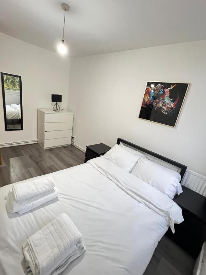 Entire 3 Bedroom Luxury In With Private Balcony London