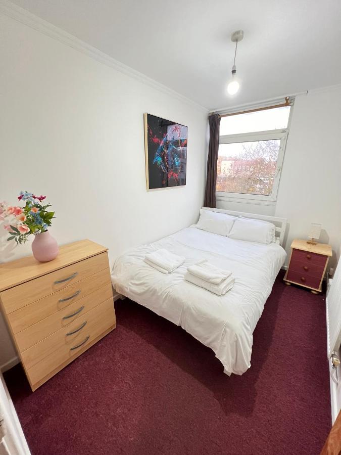 Apartment Entire 3 Bedroom Luxury In With Private Balcony London
