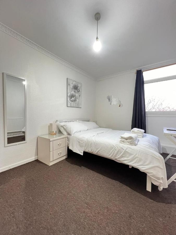 Apartment Entire 3 Bedroom Luxury In With Private Balcony