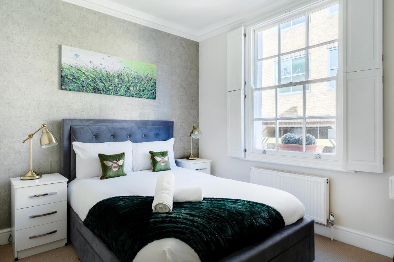 Beautiful 4 Bedroom House Near Paddington Station Hébergement de vacances *