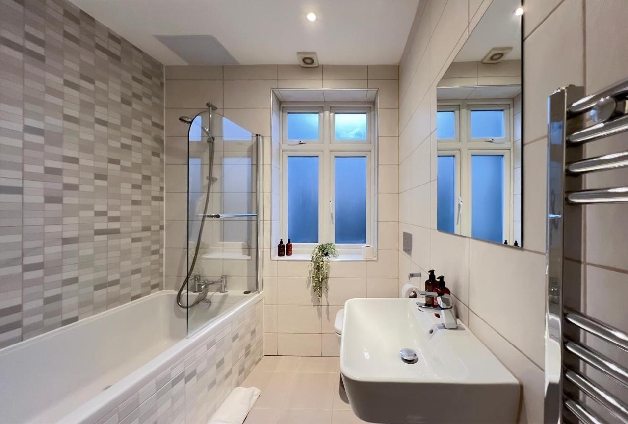Prime Location Camden Luxury Sleeps 6 * Londen